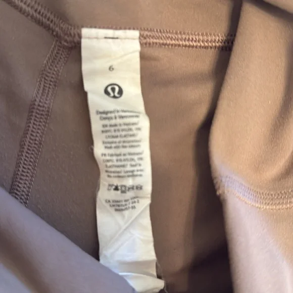 Lululemon align high rise shorts, 4”, size 6 - Picture 3 of 6